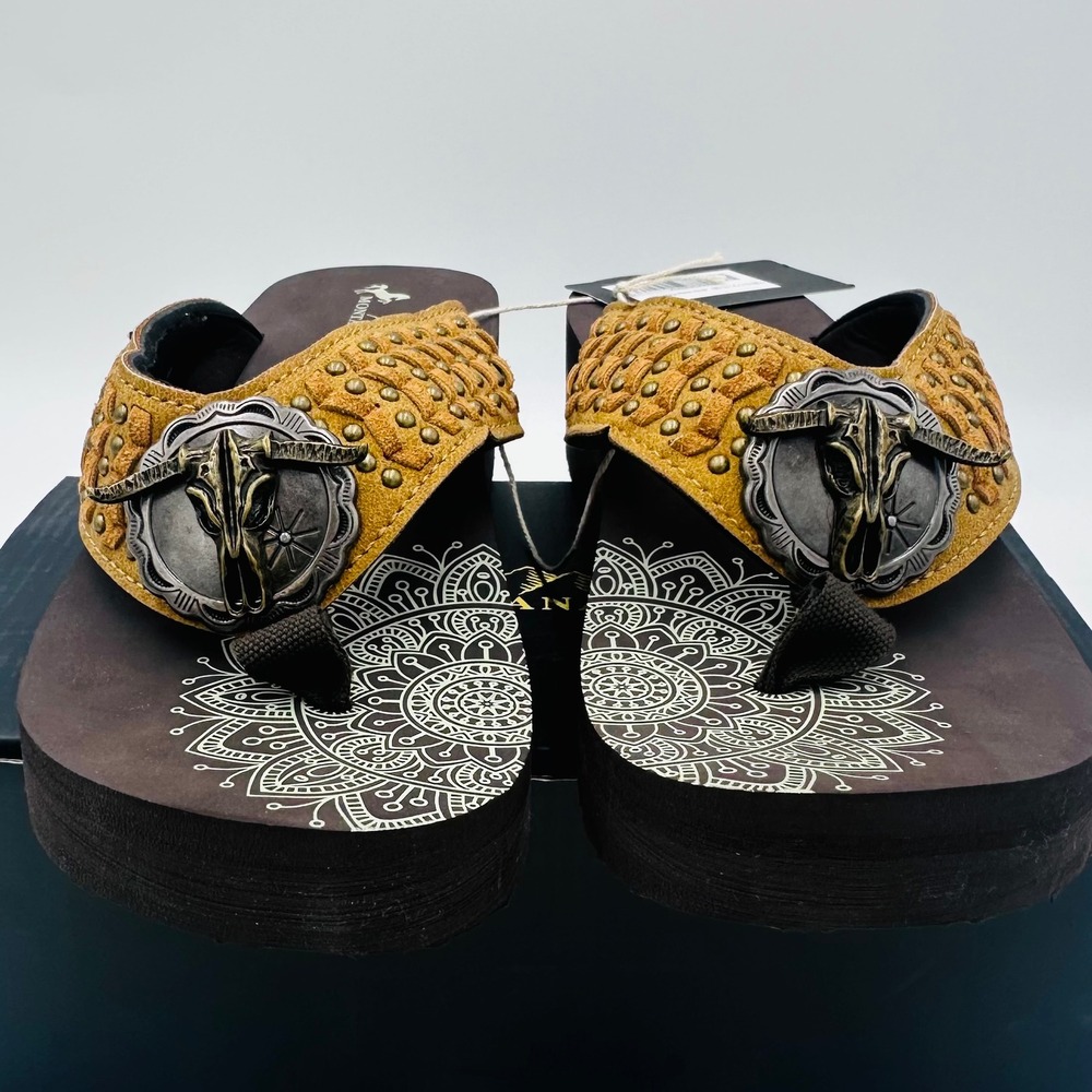 Montana West Flip Flops Womens 9 Gold Wedge Platform Longhorn Concho Studs NEW